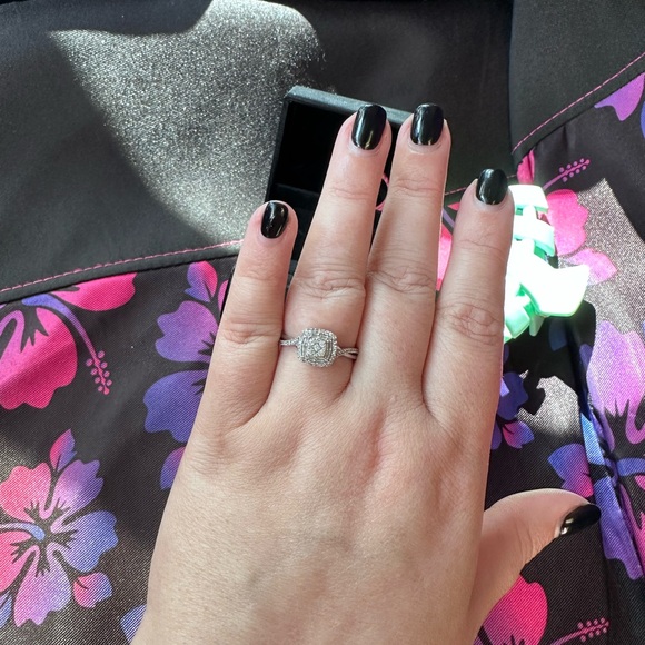 Zales White Gold Diamond Ring - Picture 9 of 11